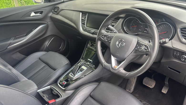 Vauxhall Grandland X 1.6 Hybrid4 300 Business Ed Nav Premium 5dr Auto Hatchback